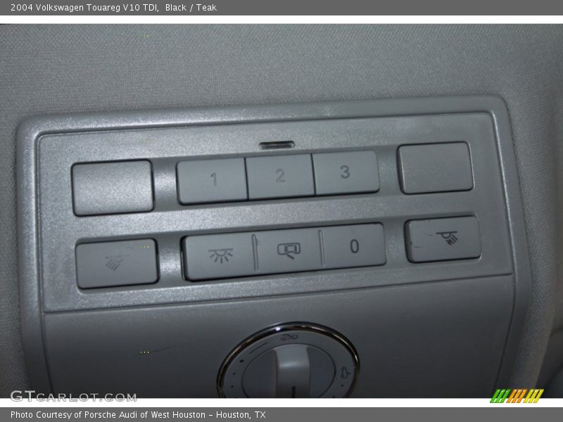 Black / Teak 2004 Volkswagen Touareg V10 TDI