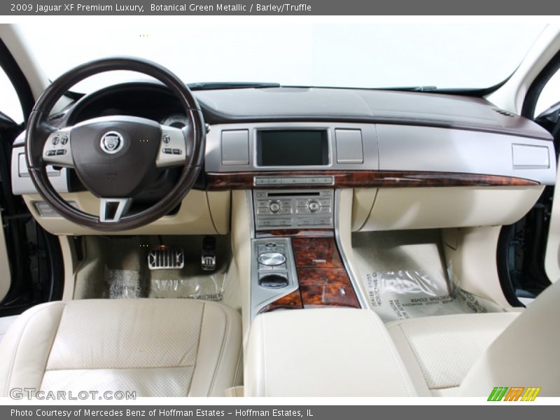 Dashboard of 2009 XF Premium Luxury
