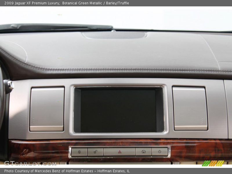 Botanical Green Metallic / Barley/Truffle 2009 Jaguar XF Premium Luxury