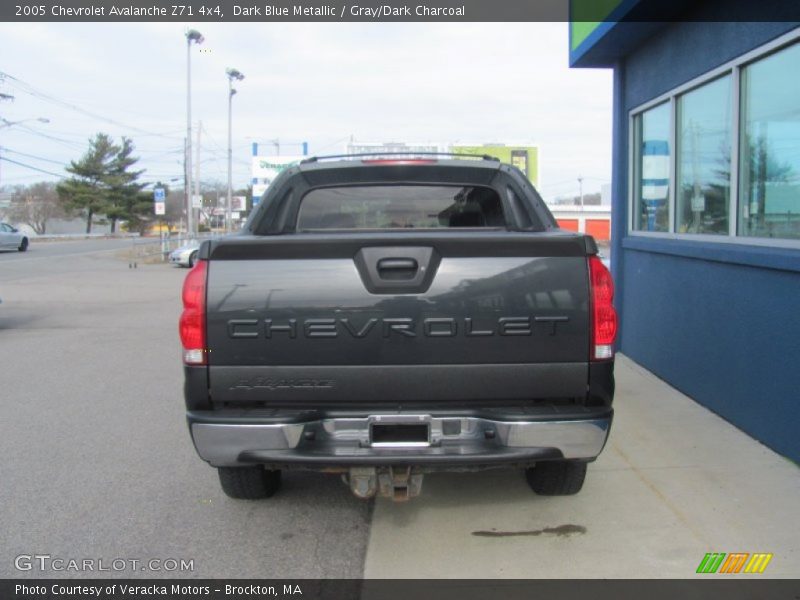 Dark Blue Metallic / Gray/Dark Charcoal 2005 Chevrolet Avalanche Z71 4x4
