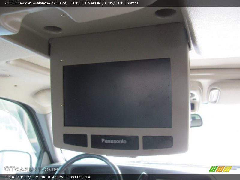 Dark Blue Metallic / Gray/Dark Charcoal 2005 Chevrolet Avalanche Z71 4x4