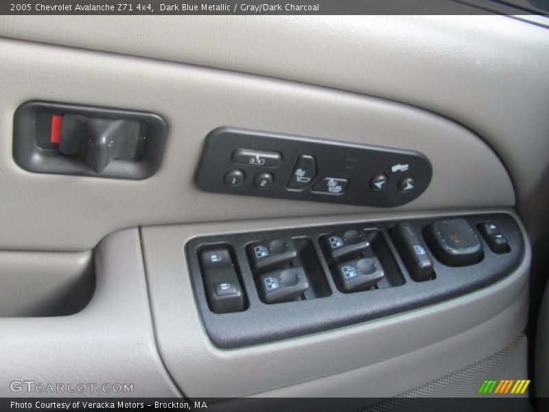 Dark Blue Metallic / Gray/Dark Charcoal 2005 Chevrolet Avalanche Z71 4x4