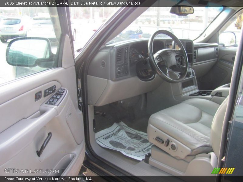 Dark Blue Metallic / Gray/Dark Charcoal 2005 Chevrolet Avalanche Z71 4x4