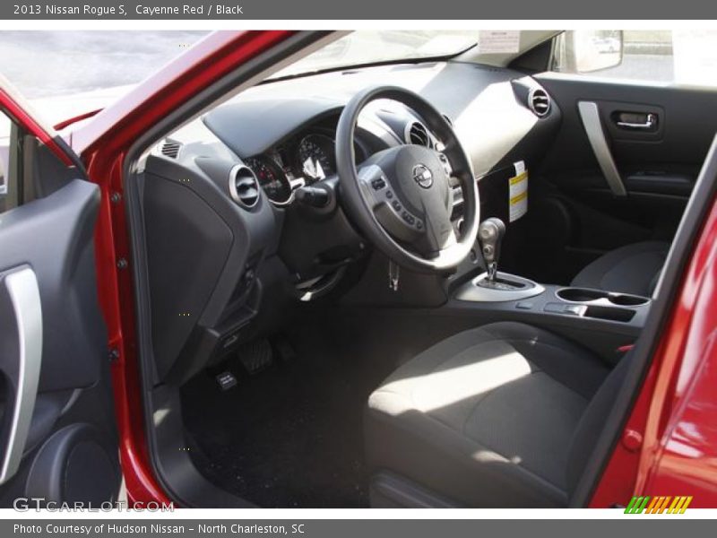 Cayenne Red / Black 2013 Nissan Rogue S