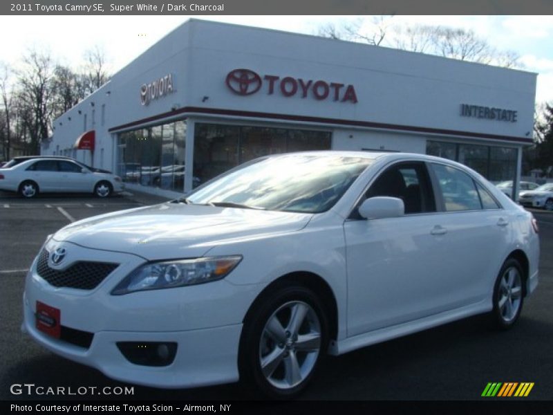 Super White / Dark Charcoal 2011 Toyota Camry SE