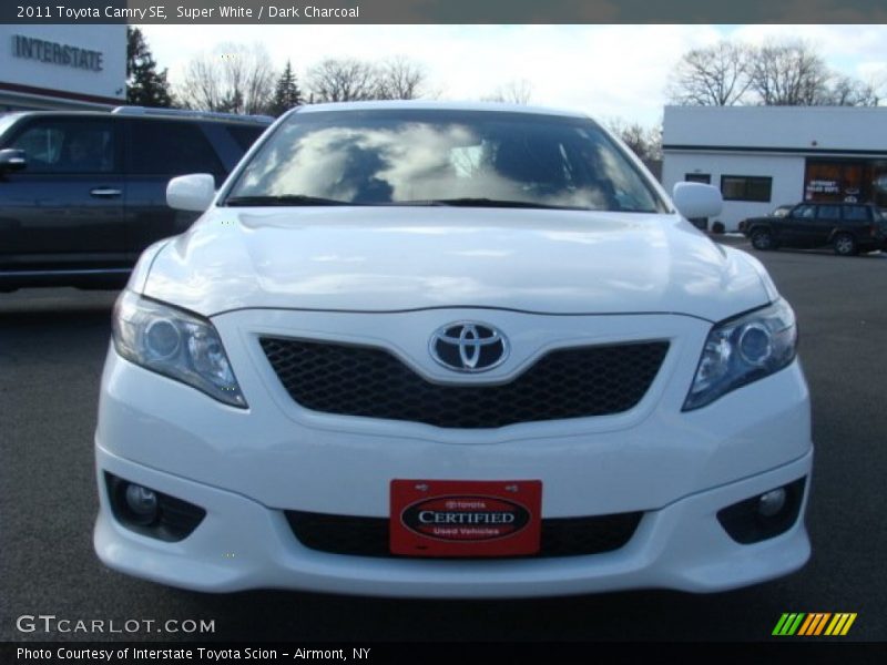 Super White / Dark Charcoal 2011 Toyota Camry SE