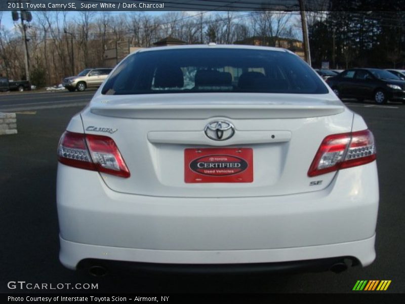 Super White / Dark Charcoal 2011 Toyota Camry SE