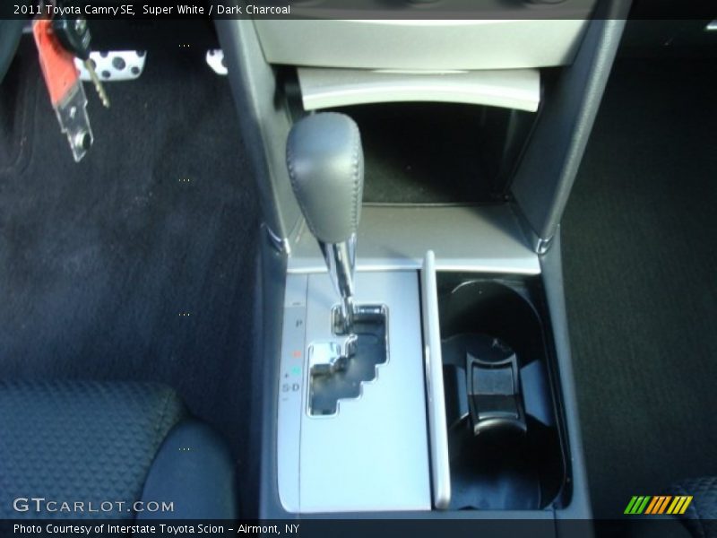 Super White / Dark Charcoal 2011 Toyota Camry SE