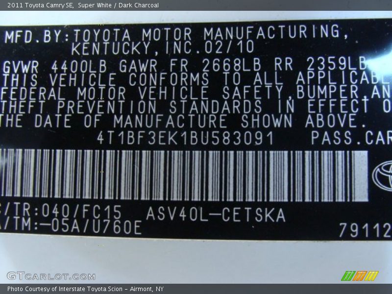 Super White / Dark Charcoal 2011 Toyota Camry SE