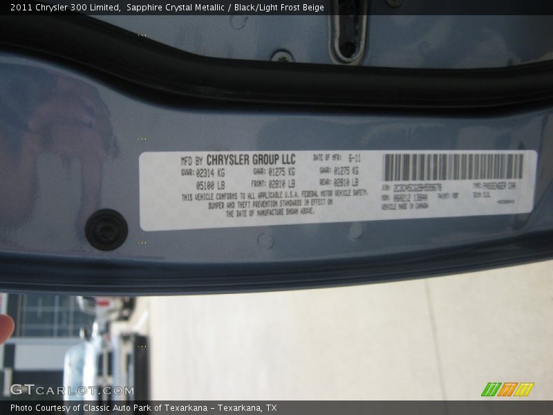 Sapphire Crystal Metallic / Black/Light Frost Beige 2011 Chrysler 300 Limited