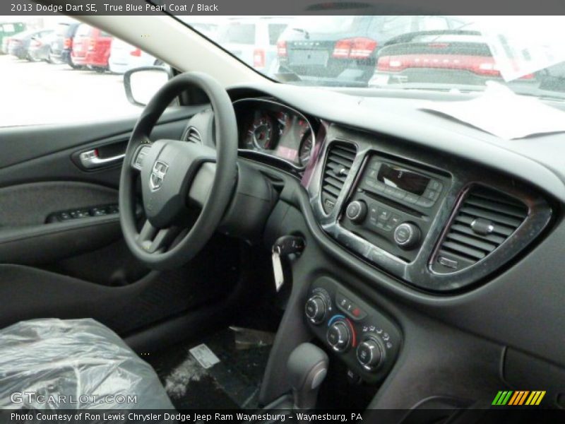 True Blue Pearl Coat / Black 2013 Dodge Dart SE