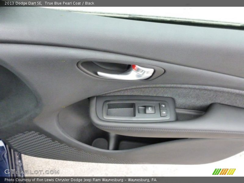 True Blue Pearl Coat / Black 2013 Dodge Dart SE