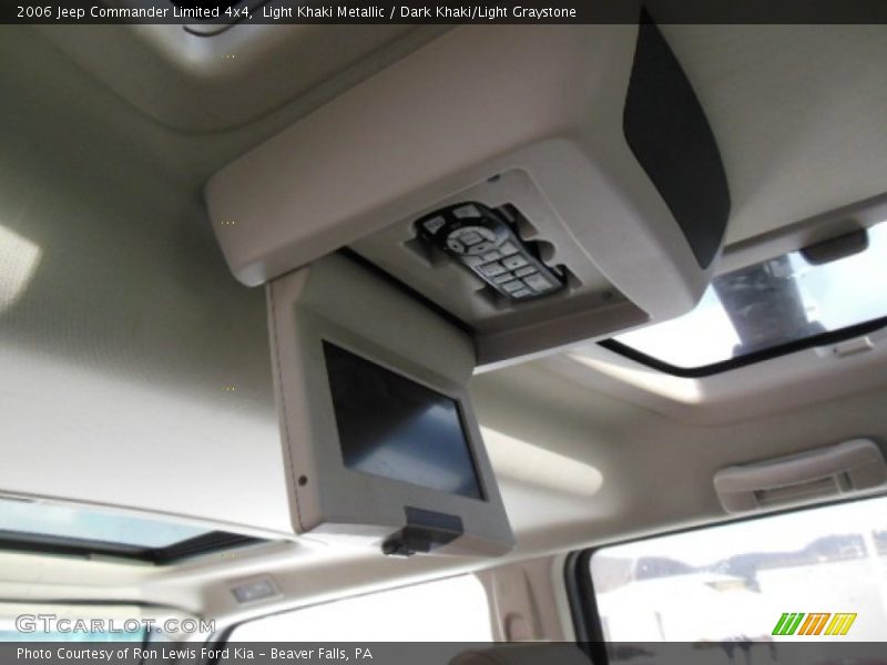 Light Khaki Metallic / Dark Khaki/Light Graystone 2006 Jeep Commander Limited 4x4