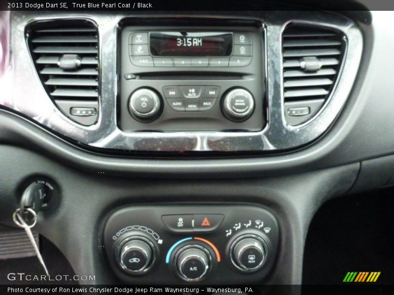 True Blue Pearl Coat / Black 2013 Dodge Dart SE