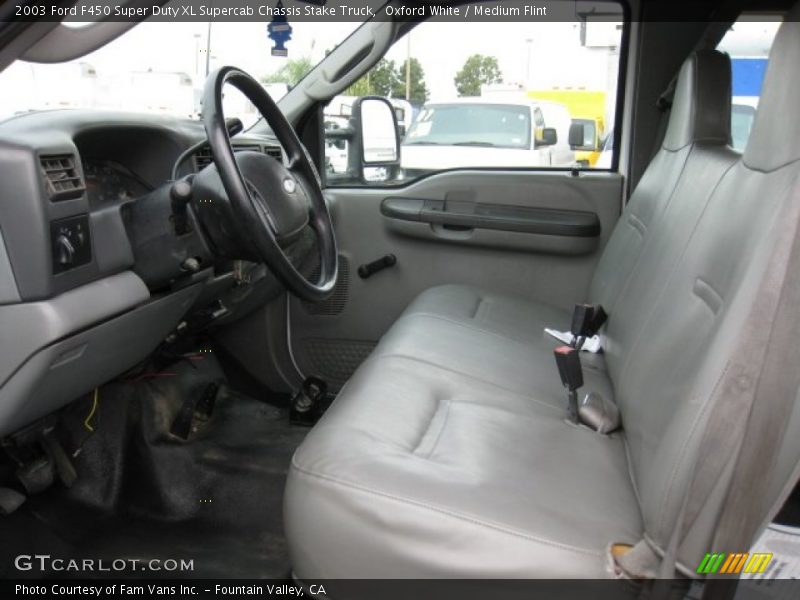 Oxford White / Medium Flint 2003 Ford F450 Super Duty XL Supercab Chassis Stake Truck
