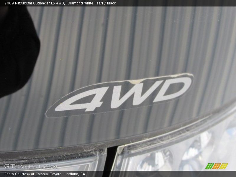 Diamond White Pearl / Black 2009 Mitsubishi Outlander ES 4WD