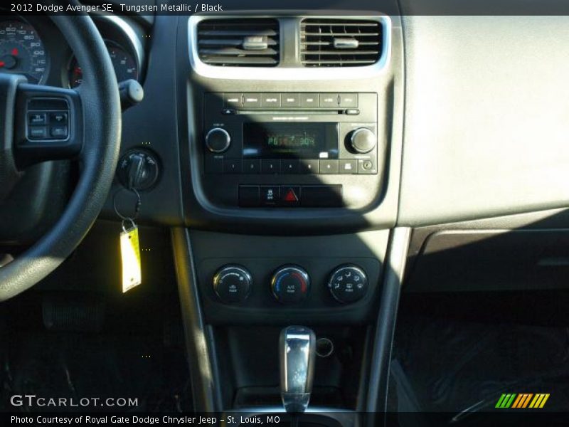 Tungsten Metallic / Black 2012 Dodge Avenger SE