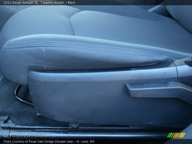 Tungsten Metallic / Black 2012 Dodge Avenger SE
