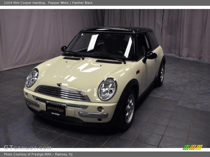Pepper White / Panther Black 2004 Mini Cooper Hardtop