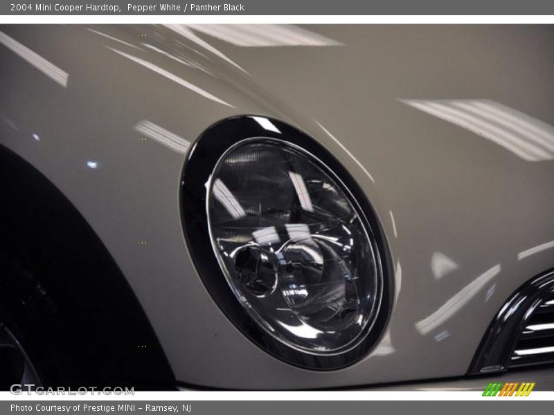 Pepper White / Panther Black 2004 Mini Cooper Hardtop