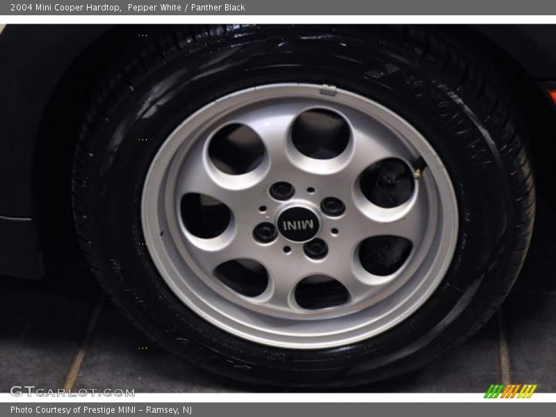 Pepper White / Panther Black 2004 Mini Cooper Hardtop