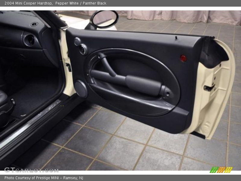 Pepper White / Panther Black 2004 Mini Cooper Hardtop