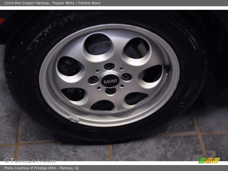 Pepper White / Panther Black 2004 Mini Cooper Hardtop