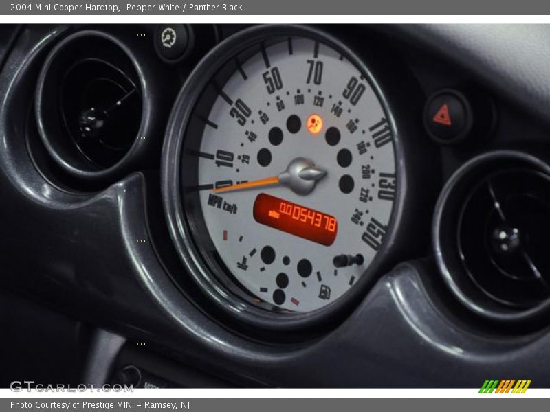 Pepper White / Panther Black 2004 Mini Cooper Hardtop
