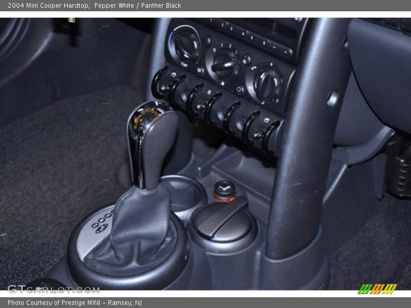 Pepper White / Panther Black 2004 Mini Cooper Hardtop