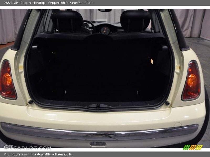 Pepper White / Panther Black 2004 Mini Cooper Hardtop