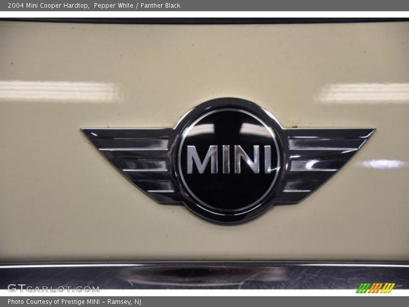 Pepper White / Panther Black 2004 Mini Cooper Hardtop
