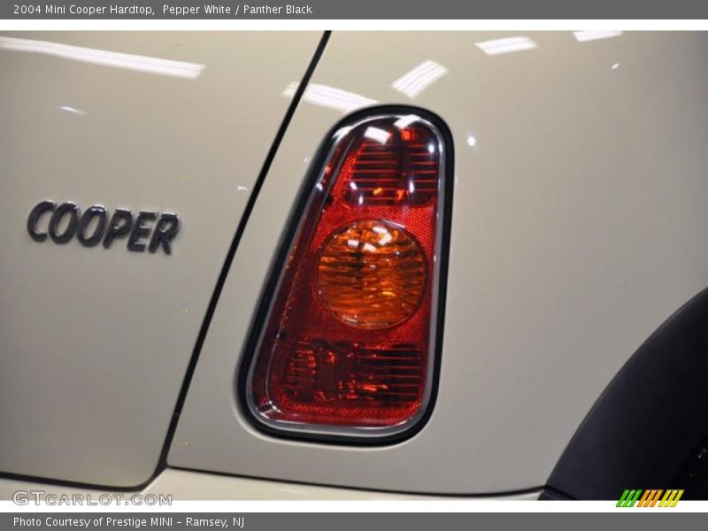 Pepper White / Panther Black 2004 Mini Cooper Hardtop