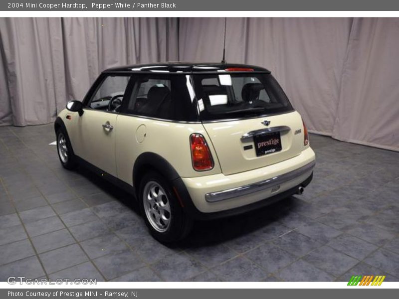 Pepper White / Panther Black 2004 Mini Cooper Hardtop
