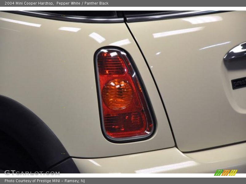 Pepper White / Panther Black 2004 Mini Cooper Hardtop