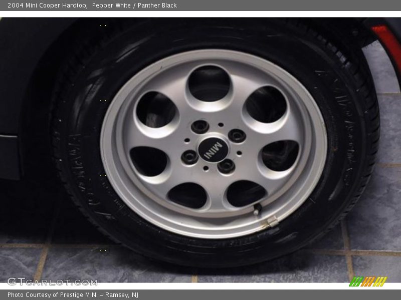 Pepper White / Panther Black 2004 Mini Cooper Hardtop