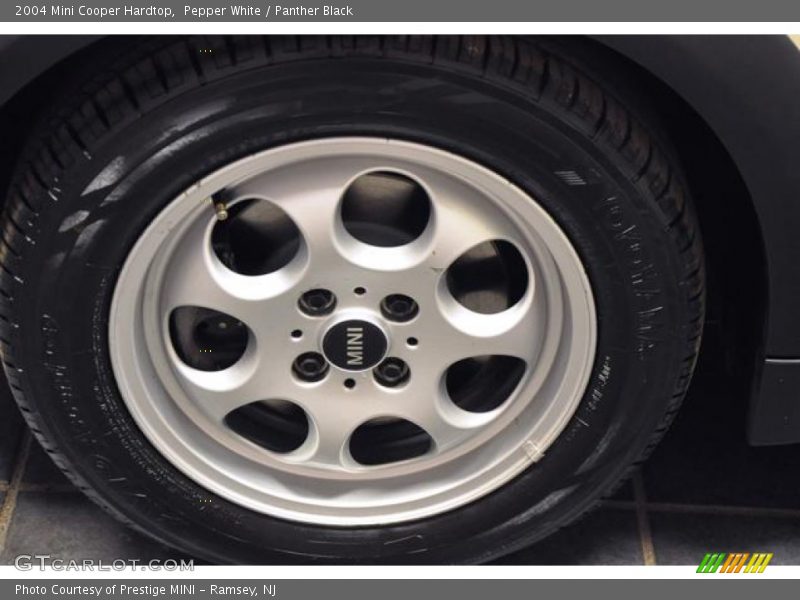 Pepper White / Panther Black 2004 Mini Cooper Hardtop