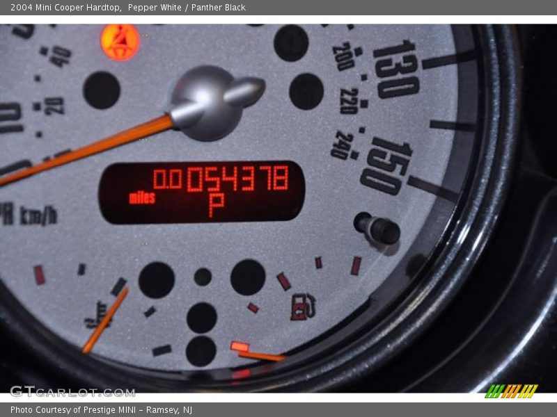 Pepper White / Panther Black 2004 Mini Cooper Hardtop