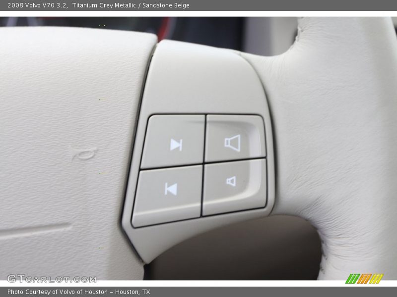 Controls of 2008 V70 3.2