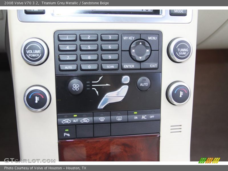 Controls of 2008 V70 3.2