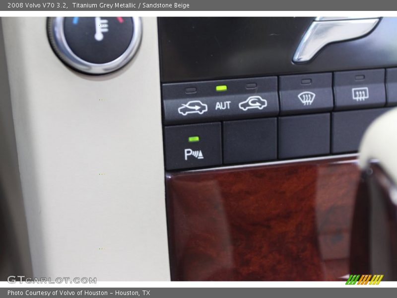 Controls of 2008 V70 3.2