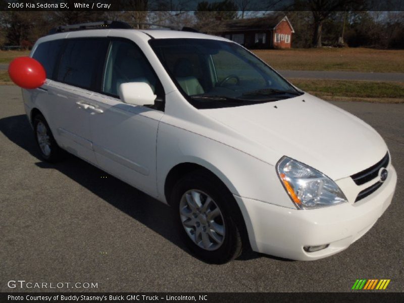 White / Gray 2006 Kia Sedona EX
