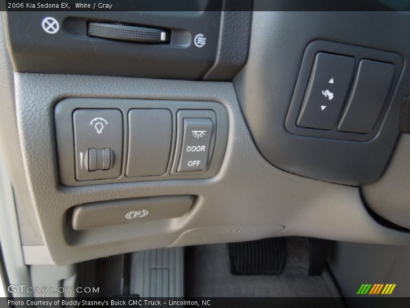 White / Gray 2006 Kia Sedona EX