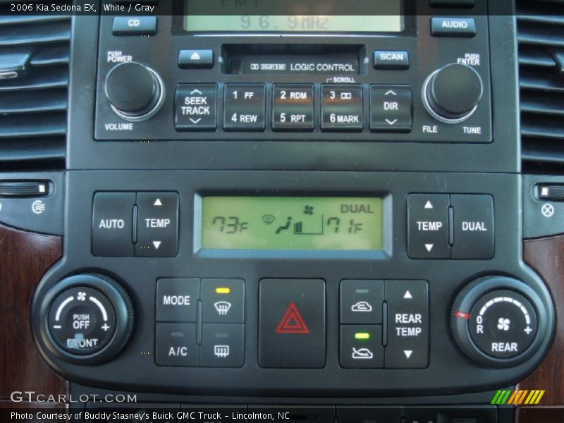 White / Gray 2006 Kia Sedona EX