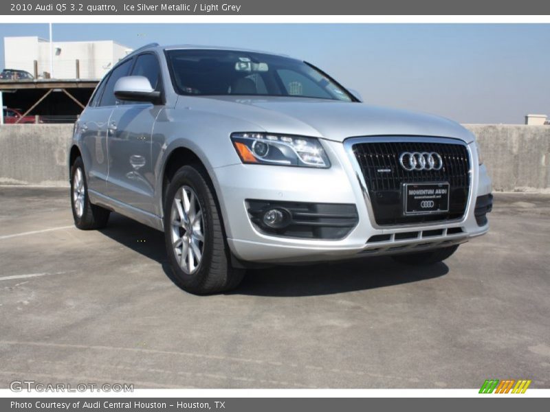 Ice Silver Metallic / Light Grey 2010 Audi Q5 3.2 quattro