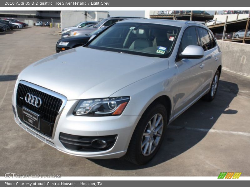 Ice Silver Metallic / Light Grey 2010 Audi Q5 3.2 quattro