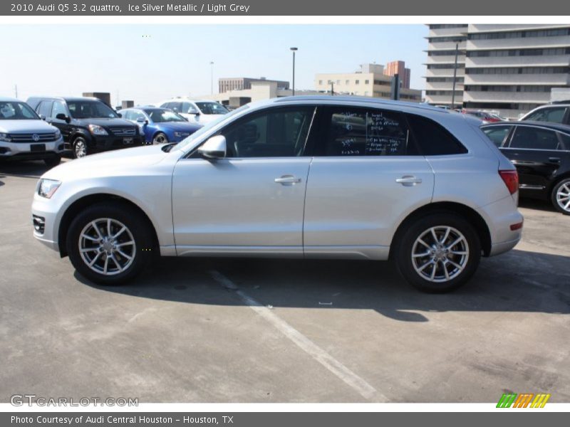 Ice Silver Metallic / Light Grey 2010 Audi Q5 3.2 quattro