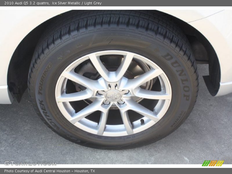 Ice Silver Metallic / Light Grey 2010 Audi Q5 3.2 quattro