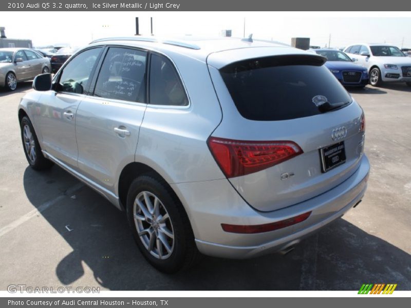 Ice Silver Metallic / Light Grey 2010 Audi Q5 3.2 quattro