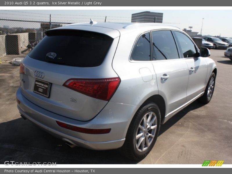Ice Silver Metallic / Light Grey 2010 Audi Q5 3.2 quattro