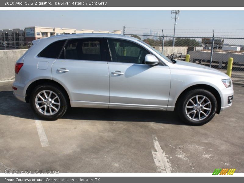 Ice Silver Metallic / Light Grey 2010 Audi Q5 3.2 quattro